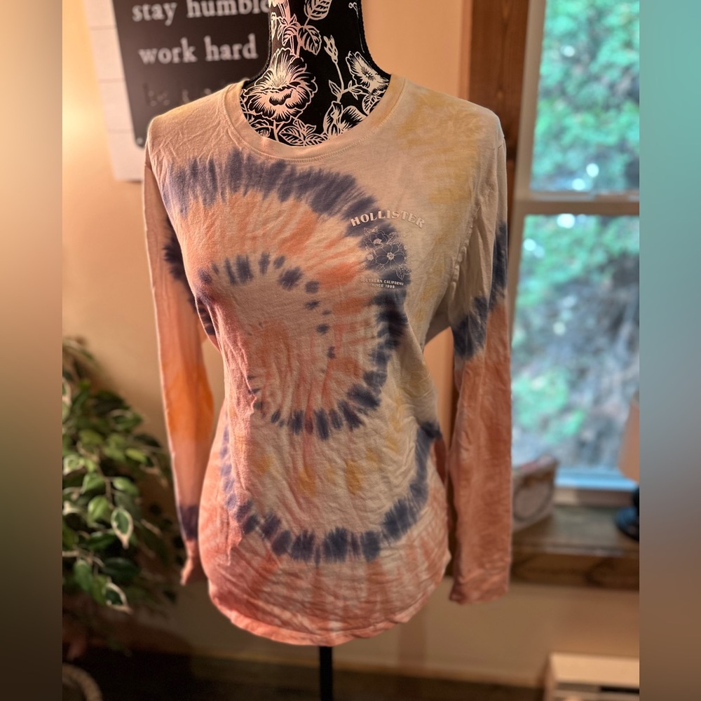 Hollister Tie dyed long sleeve T. Size M